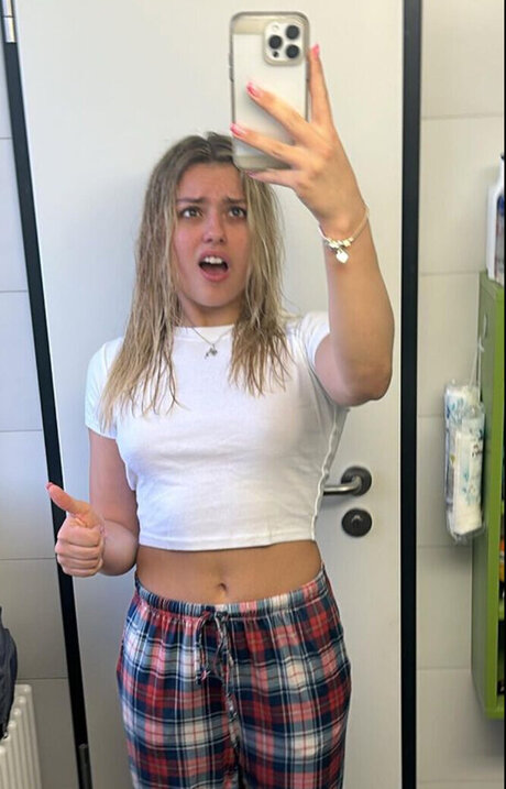 Emma Malewski modèle nu img