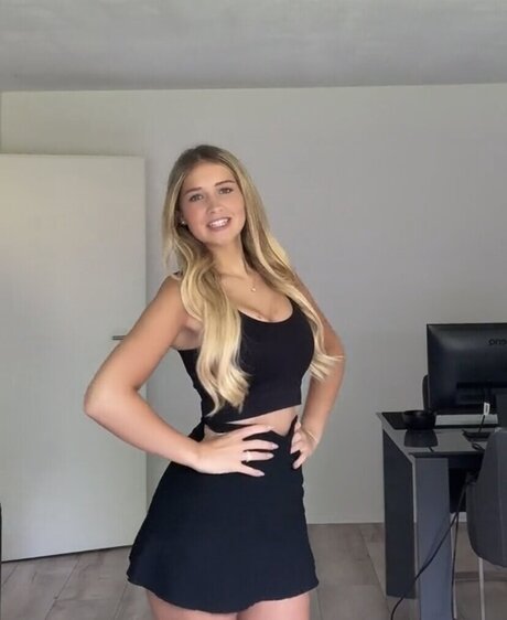 Wieke star du porno belle img