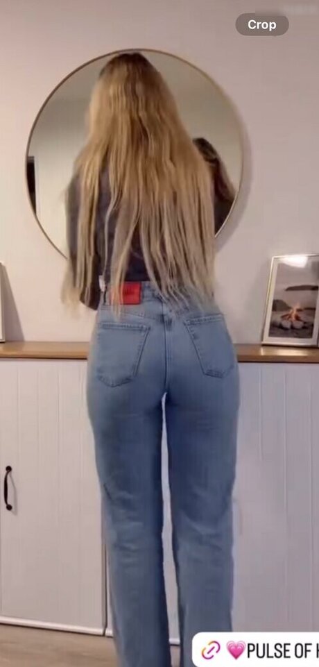 Wieke modèle chaud img