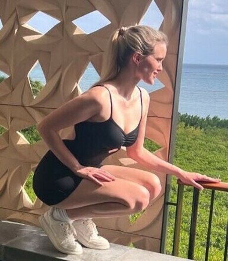 Thea Booysen actrice nue collection