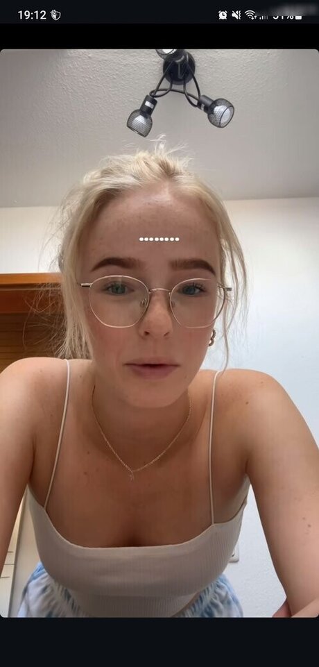 Emely Winkler modèle artistique des photos