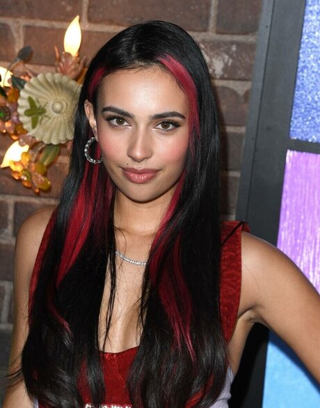 Kylie Cantrall modèle archive