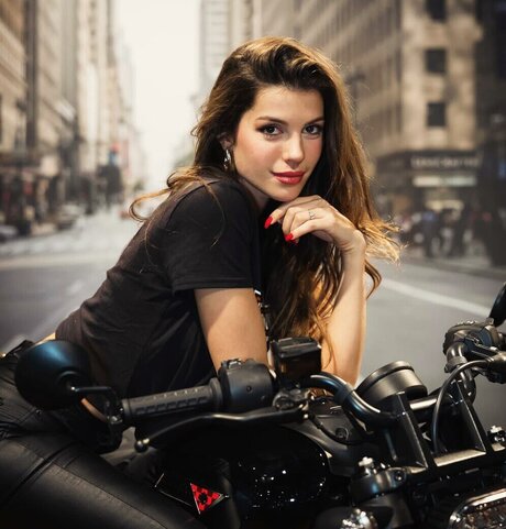 Florina Qosaj haut étoile des photos