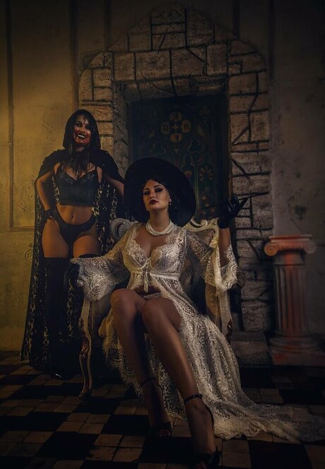 Red Saya modèle parfait galeries