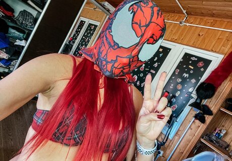 Red Saya belle star du porno photo