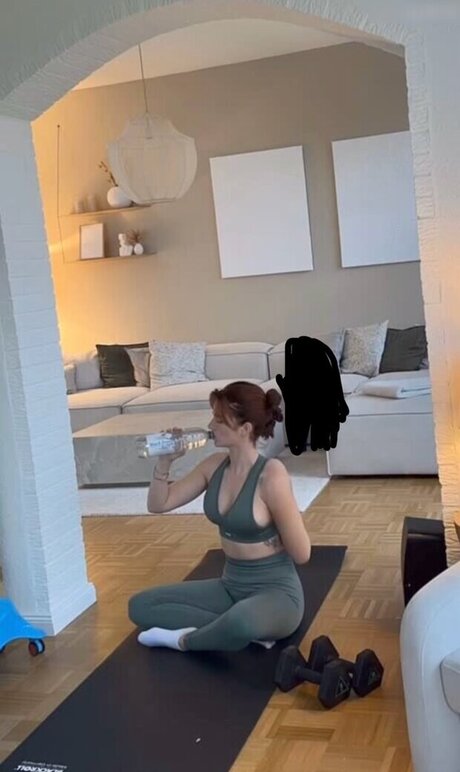 Julia Schulze actrice nue archive