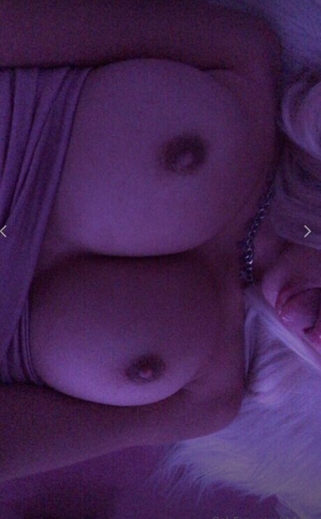 Ch111oe Chloe star du porno chaud image