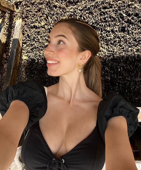 Yonca actrice nue galeries