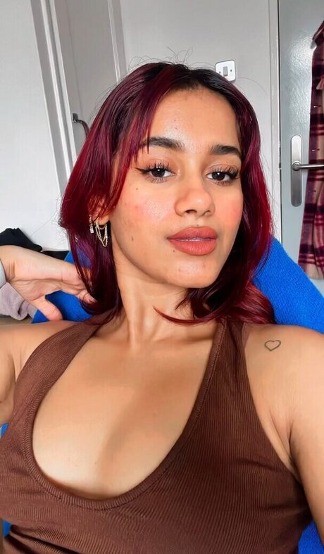 senoritasara actrice érotique img