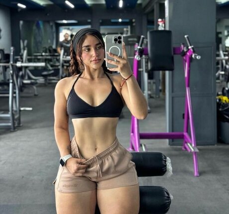 jasmine rguez 777 haut modèle photo