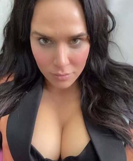 CJ Perry aka Lana star du porno exclusive galeries