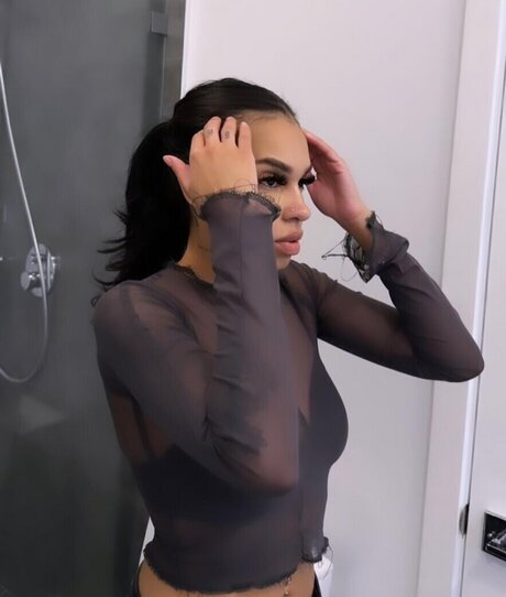 ado asiatique solo onlyfans haut sexy galerie