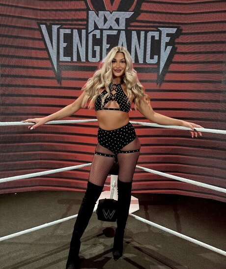 Izzi Dame étoile érotique galeries