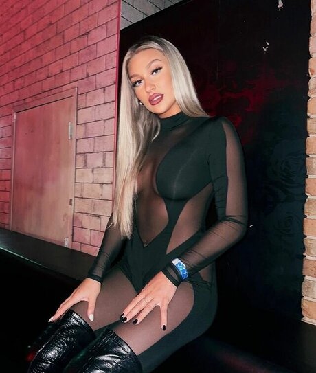 Izzi Dame star du porno parfaite img