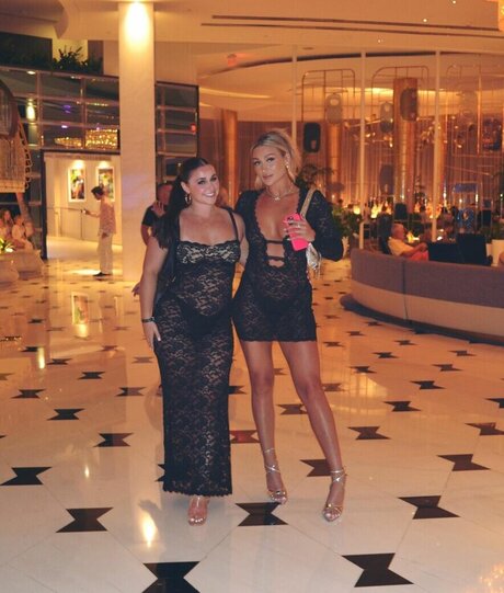 Izzi Dame star du porno adulte archive