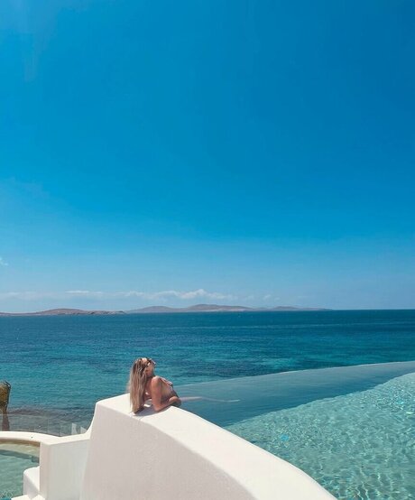 Izzi Dame actrice adulte photos