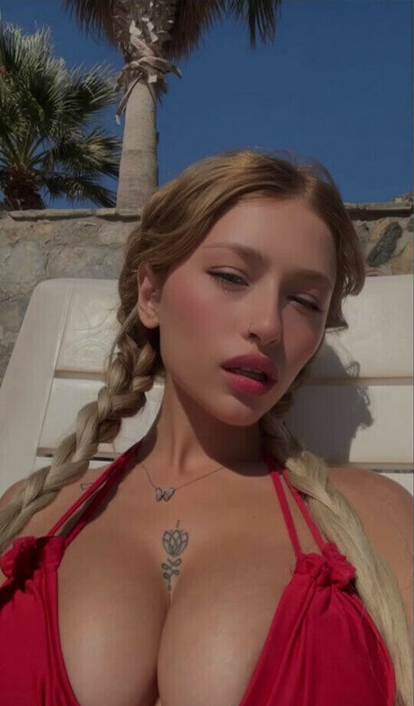 nurraacar jolie actrice photos