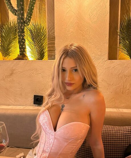 nurraacar actrice sexy photo