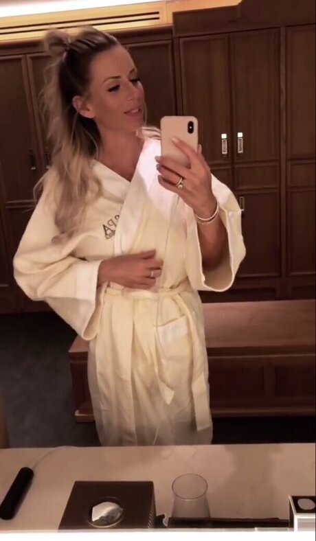 Alina Schulte im Hoff haut modèle archive