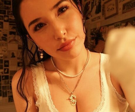 Pea Asmr modèle érotique des photos