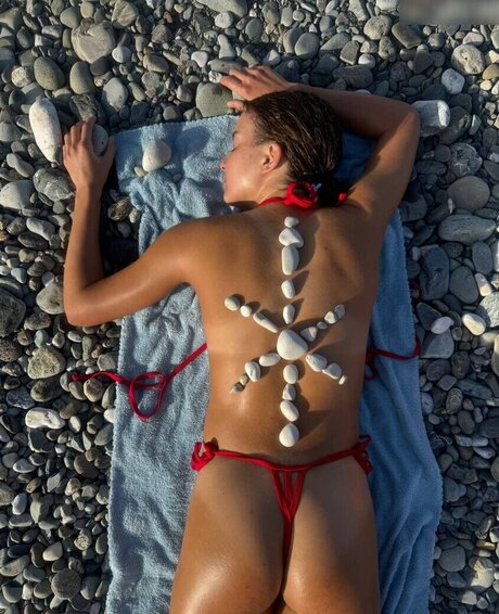 Eliz fit modèles nus photos