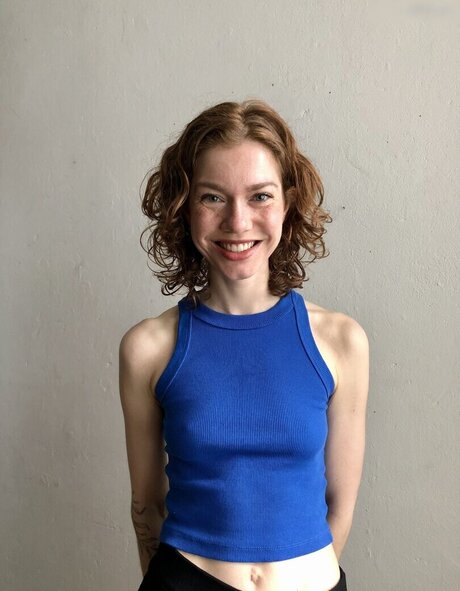 pom-pom girl blonde onlyfans belle sexy archive