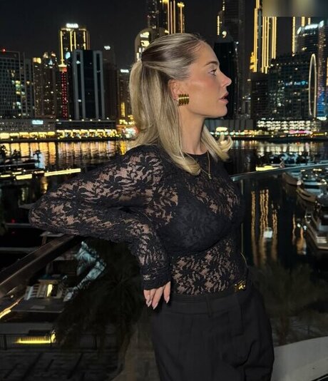 Mrs Bella star du porno sympa collection