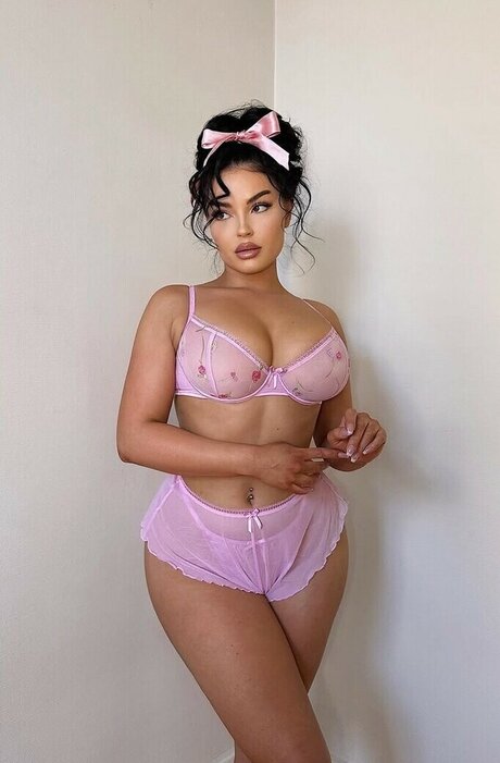 Emilia Emjeni modèle collection