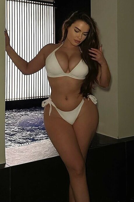 Emilia Emjeni étoile parfaite galerie