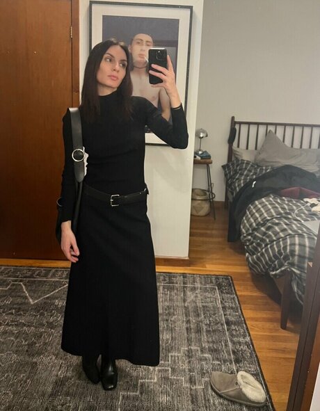 Anna Khachiyan modèle chaud galeries