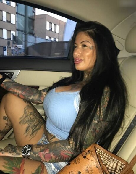 Catherine Teufelsweib modèle nu galerie