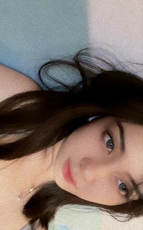 risaatjan modèle sexy image