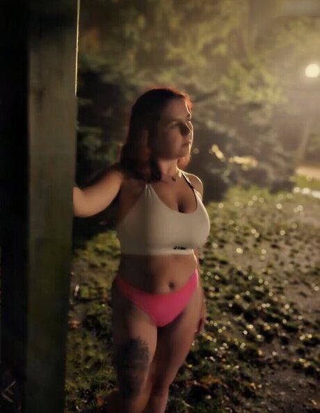 ThisIsEmmi star du porno nue galerie