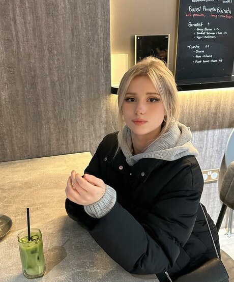 Kitty Mae modèle exclusif image