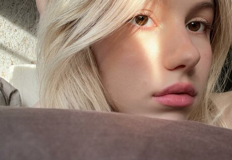 Kitty Mae actrice sexy img