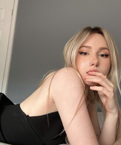 Kitty Mae modèle hd photo