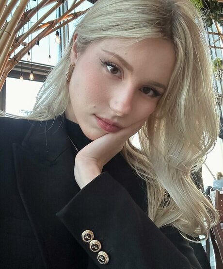 Kitty Mae modèle pornographique des photos