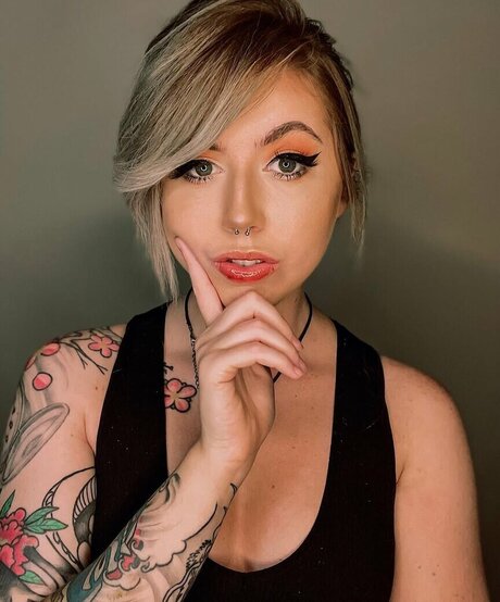 Nyybeats modèle pornographique photos