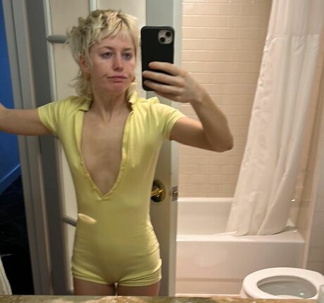 Amy Taylor étoile nue photo