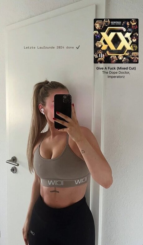 Jasmin Eller nus étoiles des photos