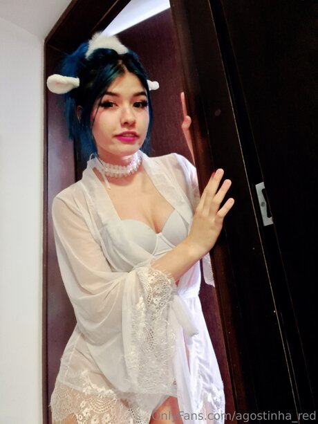 Agostinha Red étoile adulte des photos