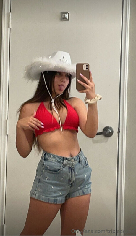 Daisyyyraeee actrice nue galeries