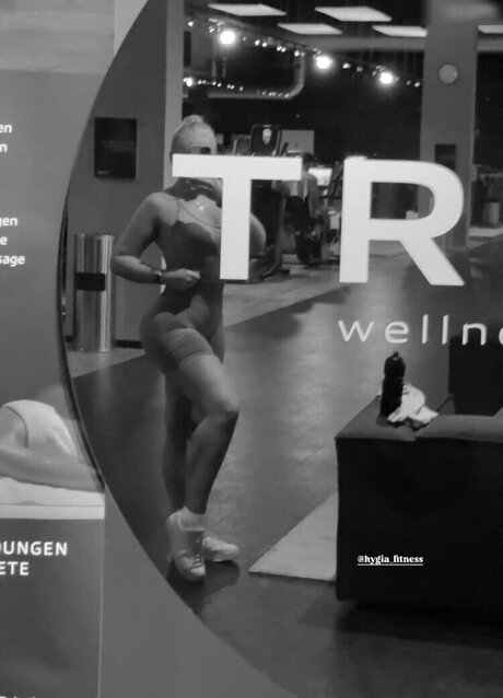 Lara Charlottee star du porno gratuite des photos