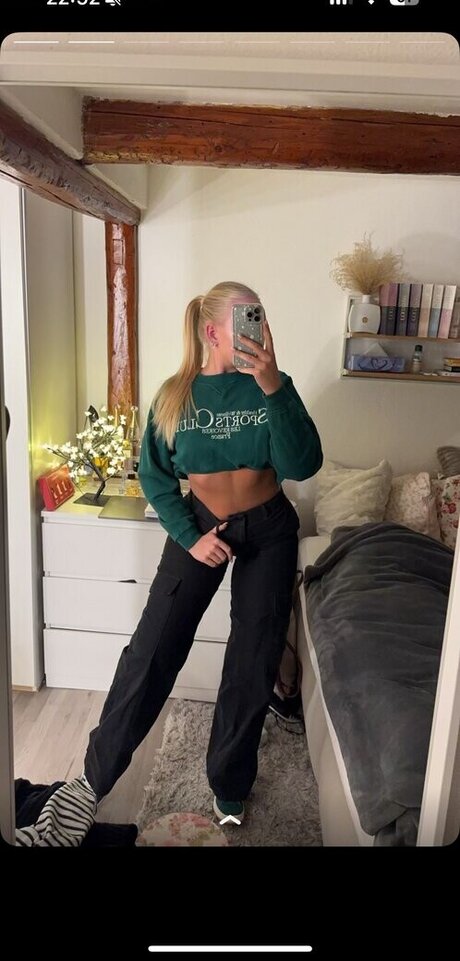 Lara Charlottee star érotique image