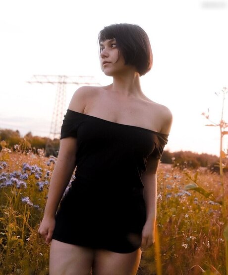 lov e lena actrice de nus img