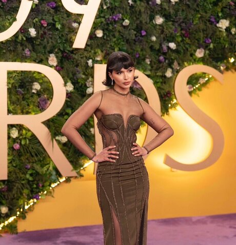 Azza Slimene sexe de star du porno des photos