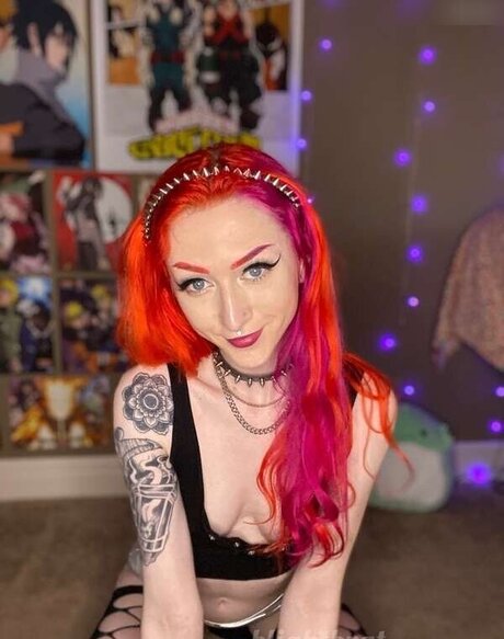 pawg blonde uniquementfans nu parfait image