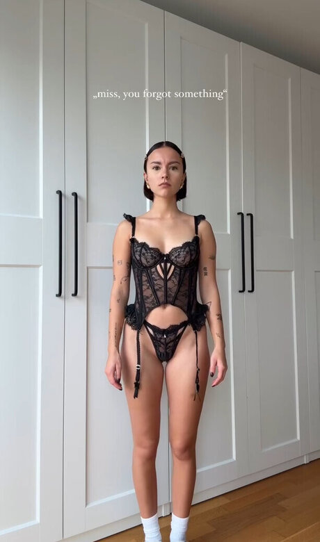 Hannaahcarolina modèle artistique galerie