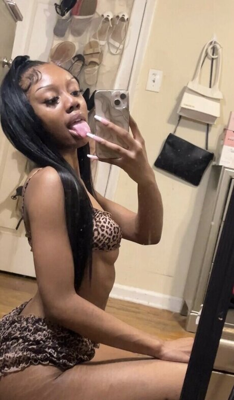 prettypetitepricey actrice de nus images