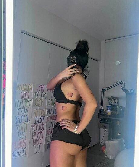 Korina Maiyaa actrice hd photos